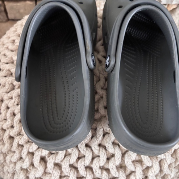 Crocs Men's SZ 7 Gray Classic Clogs - Picture 7 of 11